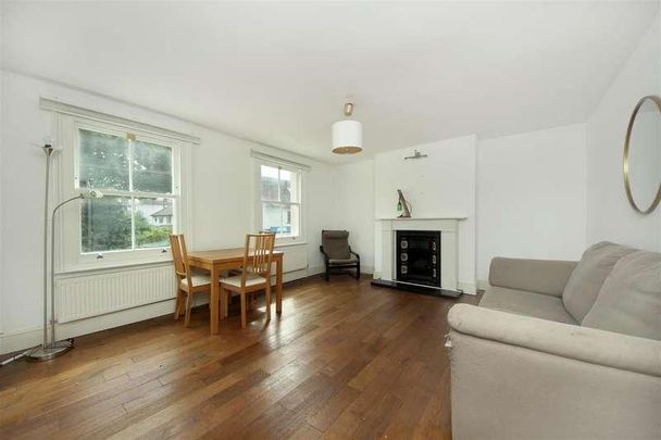 Avenue Road, W3 - Photo 1