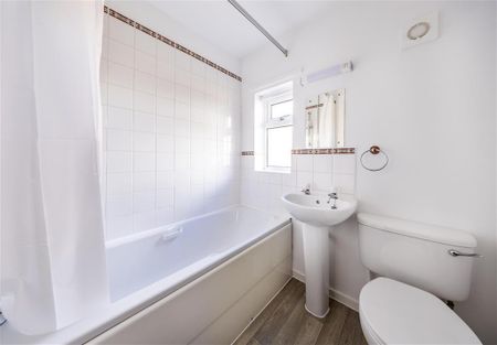 East Crescent - Photo 5