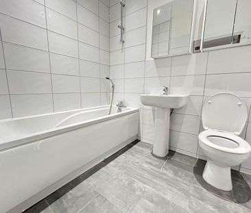 3 bedroom flat to rent - Photo 5