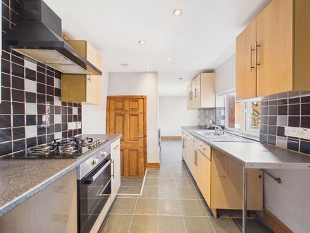 2 bedroom flat to rent - Photo 3