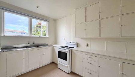 Four Bedroom Family Home - Photo 4