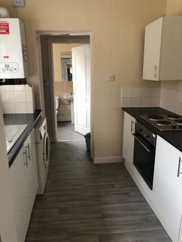 4 bedroom terraced house to rent - Photo 5