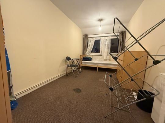 Room in a Shared Flat, Blossom Court, SE15 - Photo 1