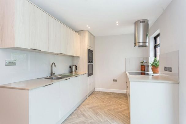 4 bedroom terraced house to rent - Photo 1