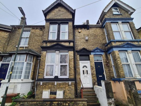 To Rent Glencoe Road, Chatham, Chatham, ME4 £900 pcm - Photo 1