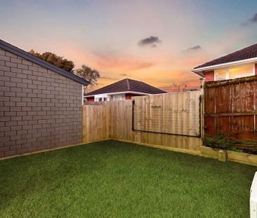 Near New 4 Bedroom + 3 Bathrooms + 1 Garage - Photo 1