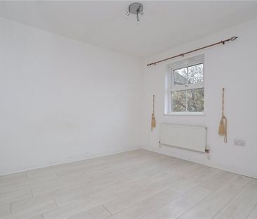 4 bedroom terraced house to rent - Photo 3