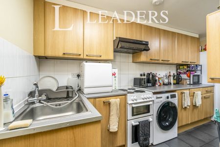 5 bedroom house to rent Little Breach, Chichester, PO19 - Photo 5