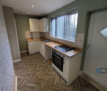 3 bedroom semi-detached house to rent - Photo 2