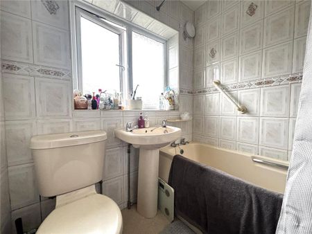 2 bedroom semi-detached house to rent - Photo 4