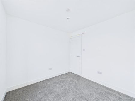 3 bedroom apartment to rent - Photo 4