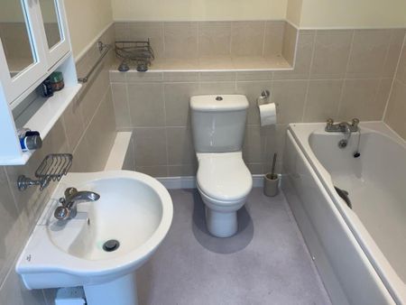 39 SPARROWS NEST WERGS HALL RD WERGS WV8 2HG - Photo 5