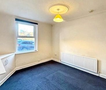 3 bedroom end of terrace house to rent - Photo 5