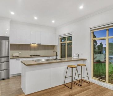 Charming 2 Bedroom Home with Modern Amenities - Photo 6