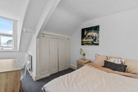 4 bedroom apartment to rent - Photo 4