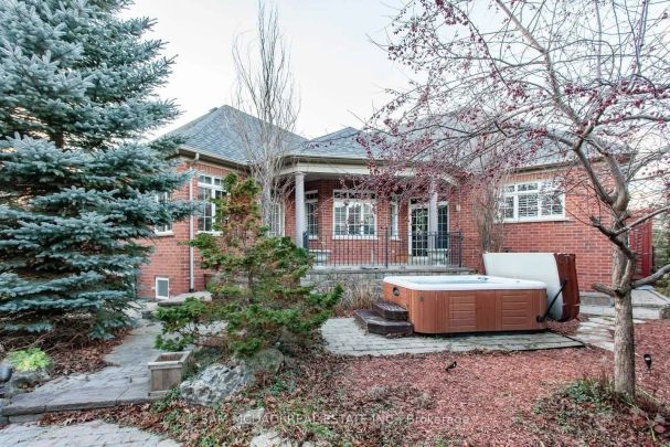Detached Home For Lease | W9254096 - Photo 1