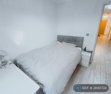 1 bedroom in a flat share to rent - Photo 6