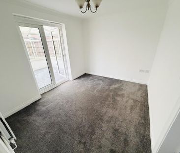 4 bedroom detached house to rent - Photo 2