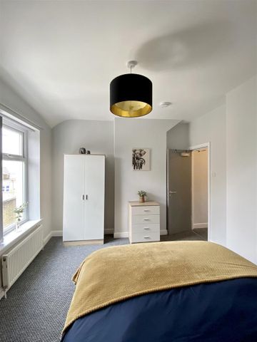 1 bed house share to rent in Coal Clough Lane, Burnley, BB11 - Photo 2