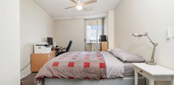 Two-Bedroom Apartment with Stunning Views - Photo 2