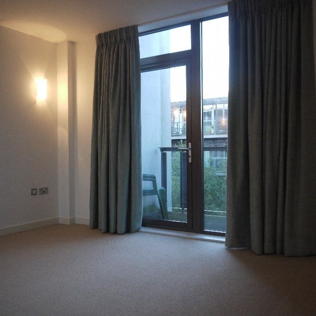 2 Bed Flat, Union Park, SE10 - Photo 1