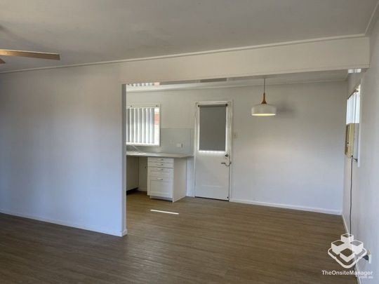 3 Bedroom 1 Bath 1 Car Home - Photo 1