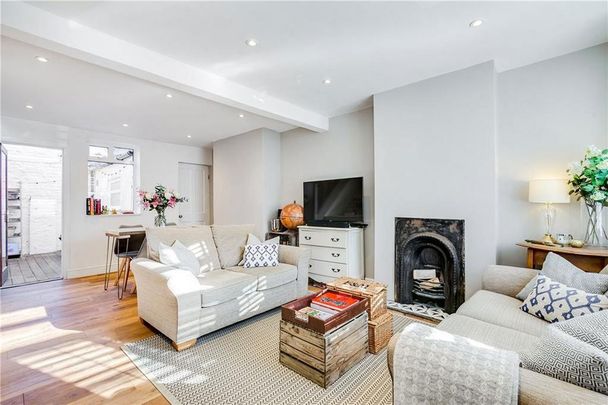 2 bedroom terraced house to rent - Photo 1