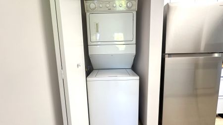 Fairview Gem: Stylish Townhouse Living At Its Finest. - Photo 4