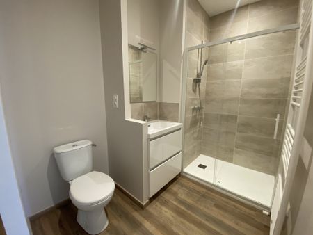Location Appartement 1 pièce 33m² MONT DE MARSAN 40000 - Photo 2