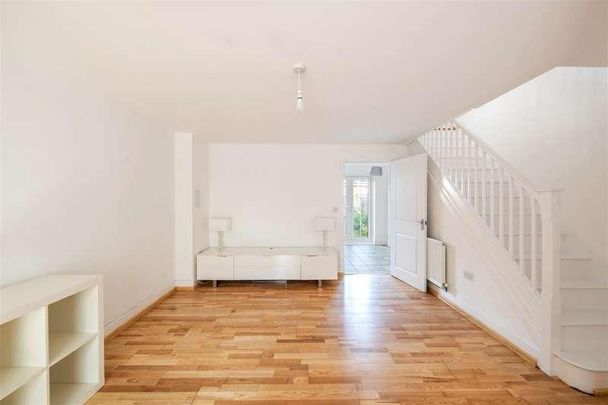 Brookfield Drive, Horley, RH6 - Photo 1