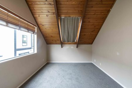 Three Bedroom Oasis - Photo 4