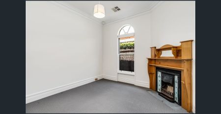 Charming Maisonette in Iconic Location! - Photo 4