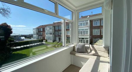 A beautiful, large, light apartment - Photo 3