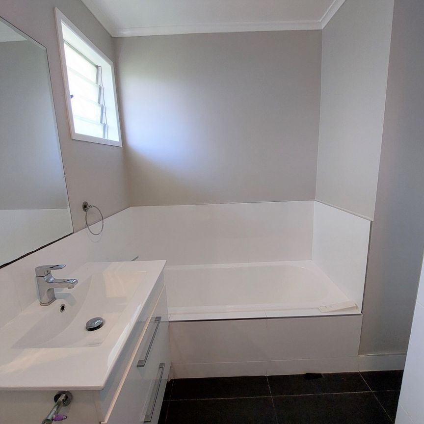 Birkenhead Bungalow * ELECTRICITY & WATER INCLUDED* - Photo 1