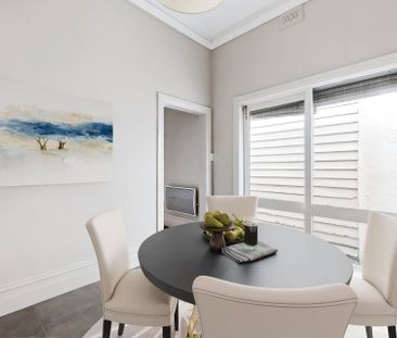 Brilliant Brunswick living in renovated terrace - Photo 2