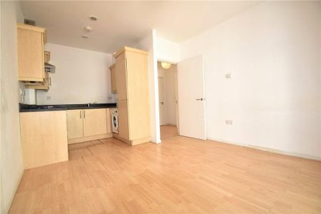 1 bedroom flat to rent - Photo 4
