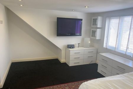 Queens Avenue, WATFORD - Photo 2