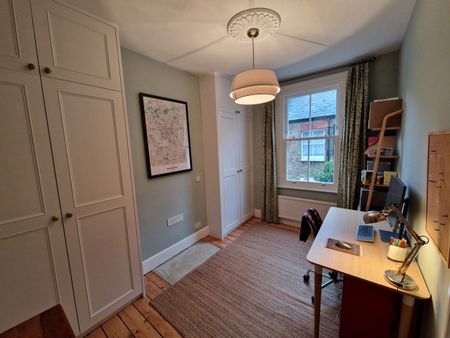 3 Bed Terraced House, Thorpebank Road, W12 - Photo 2