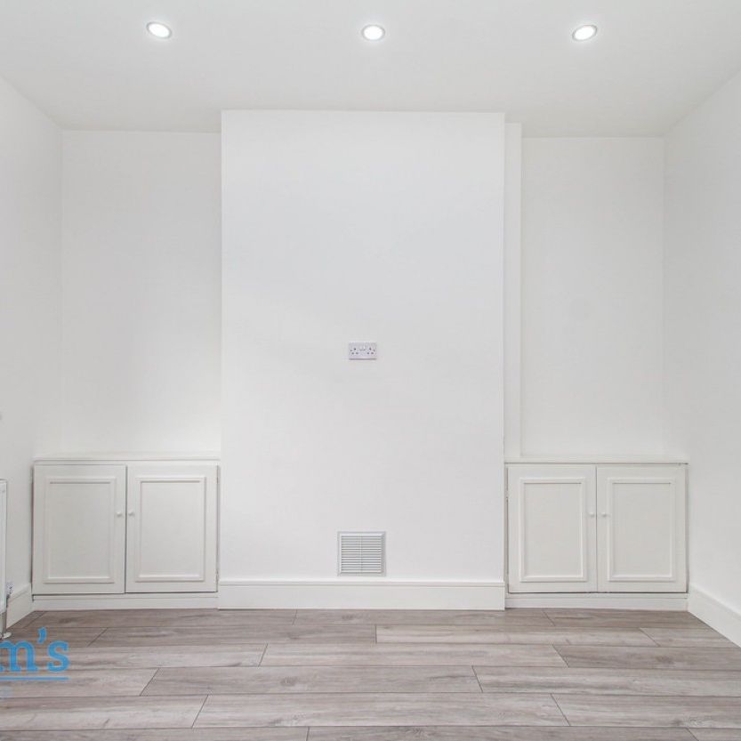 2 bed Mid Terraced House for Rent - Photo 1