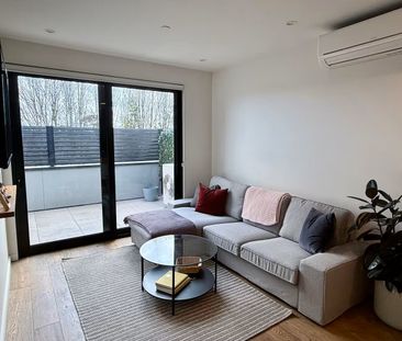 BRILLIANTLY POSITIONED PARTIALLY FURNISHED MODERN APARTMENT - Photo 1