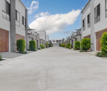 Four Bedroom Townhouse in sort after Mango Hill complex - Photo 4