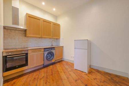 3 bedroom flat in Camden - Photo 4