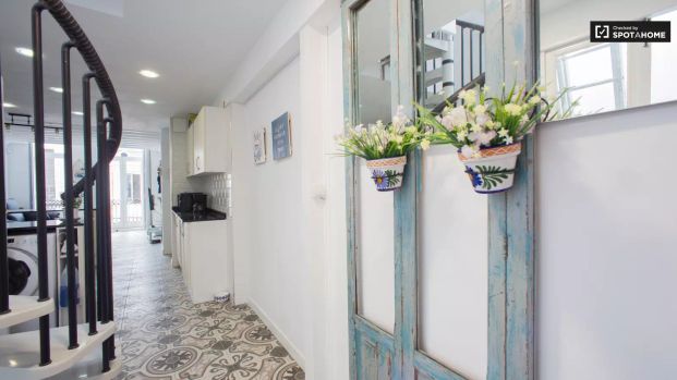Cozy single room with ensuite in 3-bedroom apartment in Poblats Marítims - Foto 1