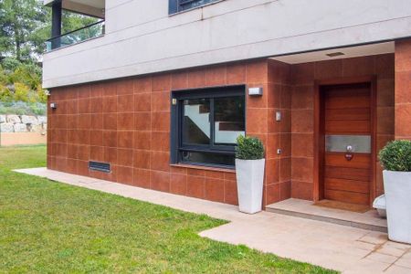 6 room luxury House for rent in Cerdanyola del Vallès, Spain - Photo 4