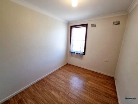 “Charming 3-Bedroom Home” - Photo 4