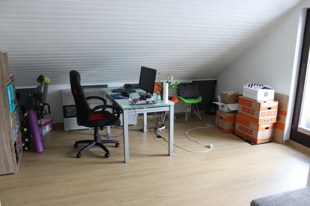 Gepflegte 2-Zimmer-Dachgeschosswohnung in Obertshausen - Photo 1