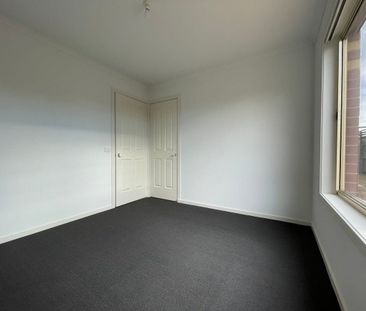 3/140 Biggs Street, St Albans VIC 3021 - Photo 2
