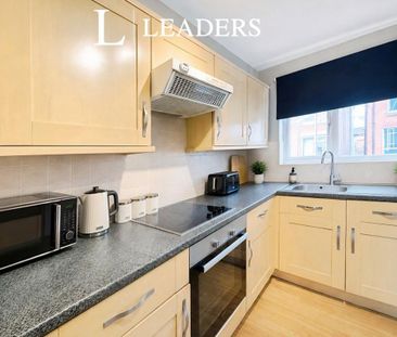 3 bedroom semi-detached house to rent - Photo 5