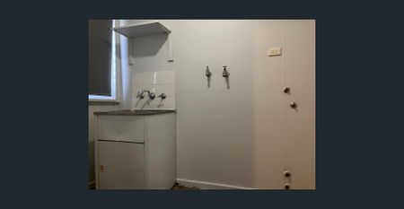 Budget Family Home - Photo 5