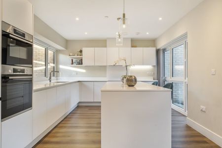 5 bedroom semi-detached house to rent - Photo 3